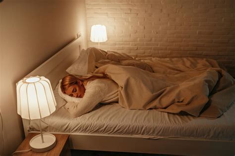 Artificial Light During Sleep Puts Women At Risk Of Obesity