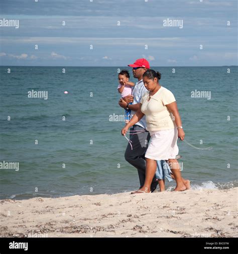 Belize Beach People Hi Res Stock Photography And Images Alamy