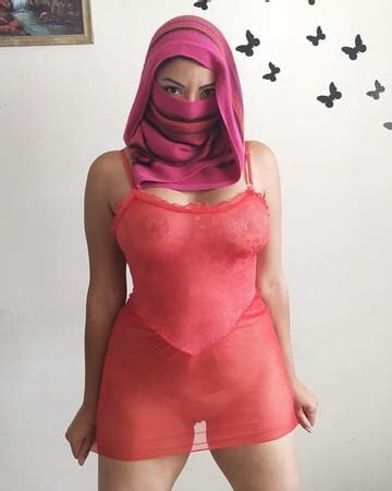 Wife In In Arab Hijab Showing Tits While Husband At Work Pics XHamster