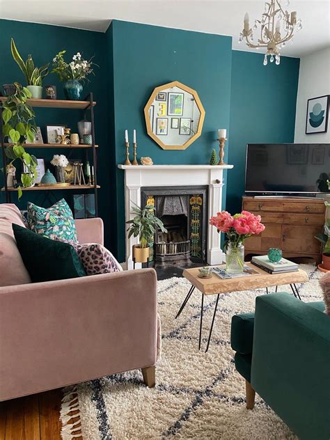 10 Inviting Dark Green Living Room Ideas To Create A Cosy Space