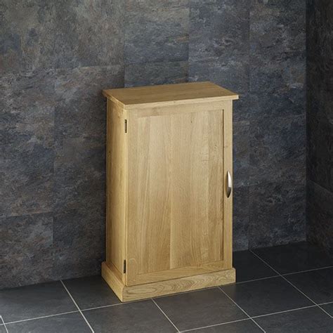 This bath cabinet is narrow to fit in your powder room, guest bath or master suite yet roomy enough to provide ample storage for toiletries and other items you'd like to keep off of the counter and tucked away. Solid Oak Freestanding One Door Narrow Bathroom Cabinet