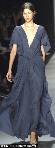 Angelina Jolies Blue Max Azria Dress At Sag Awards 2009 Stylefrizz