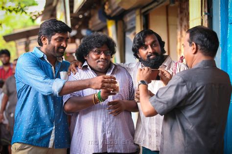 Watch all the latest and most popular yogi babu movies and tv series on 123movies or download in hd on 123movies. Picture 1086426 | Yogi Babu, Vijay Sethupathi in Aandavan ...