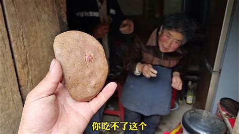 住在石头房里的老夫妻，常年不买菜，不买肉，看看今天吃的啥？ Youtube