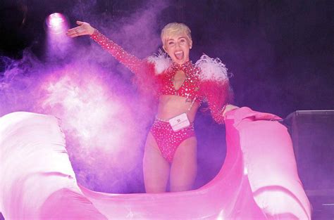 In Photos Miley Cyrus Brings Her Bangerz World Tour To Vancouver The