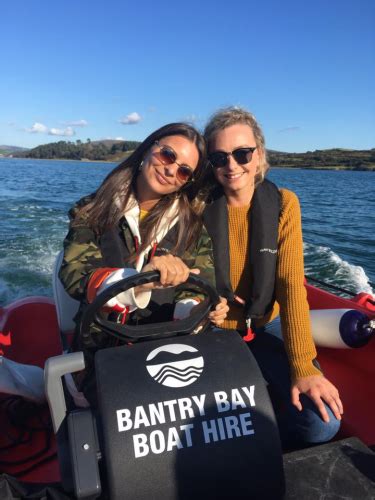 Emily Ratajkowski Took A Casual Boat Ride Around Bantry Bay During Her