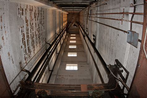 Kupuj naszą najlepszą wartość lift shaft na aliexpress. Elevator / lift shaft. Abandoned Barber-Colman factory in ...