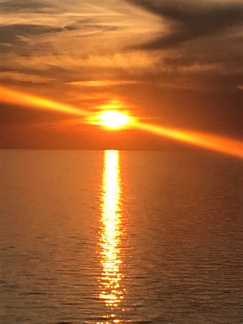 The Sun Set Over Lake Michigan Looked Like A Pulsar Pics