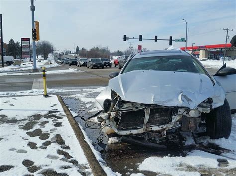 3 Car Accident In Rockford Sends Three People To The Hospital
