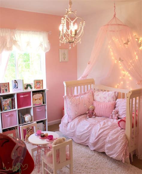 Buy individual pieces or full sets of pin on bedroom decor. 32 Cheery Designs for a Little Girl's Dream Bedroom | Girl ...