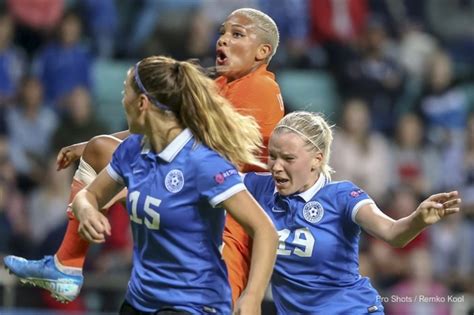 De finale wordt op zondag 18 april 2021 gehouden in de kuip. Programma met wedstrijden kwalificatie EK 2021 Vrouwen ...