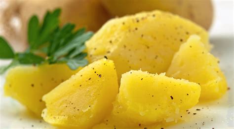 Il Trucco Per Lessare Le Patate Senza Acqua In Meno Di 10 Minuti