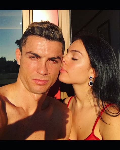 Cristiano Ronaldo S Girlfriend Georgina Rodriguez Wows In Plunging Swimsuit Artofit