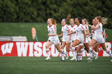 Wisconsin Badgers Womens Soccer Falls To Iowa And Misses The Ncaa