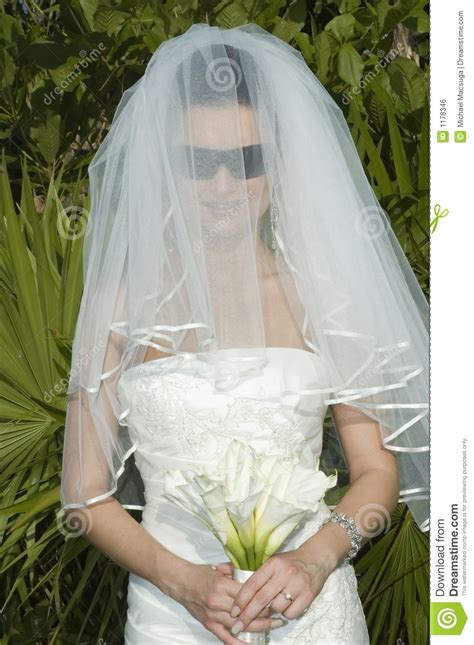 A birdcage veil will be great as a beach wedding veil as it is understated and will not blow around in a breeze. Caribbean Beach Wedding - Bride With Veil And Sunglasses ...