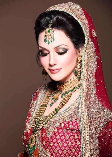 Beauty parlour names in pakistan : Latest Dulhan Makeup by Kashee's Beauty Parlour - Complete ...