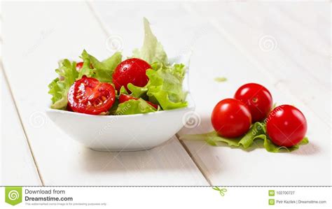Small Bowl Of Lettuce And Tomato Salad Stock Image Image Of Bowl