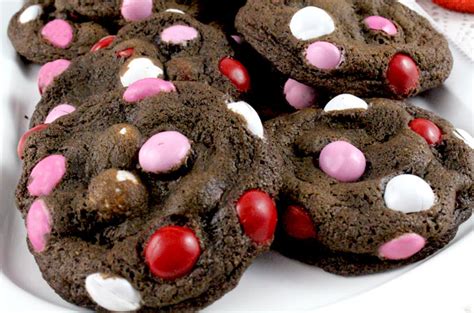 Valentine's day is almost here which means that love is in the air. Chocolate Cookies with Peanut Butter M&M's - Two Sisters