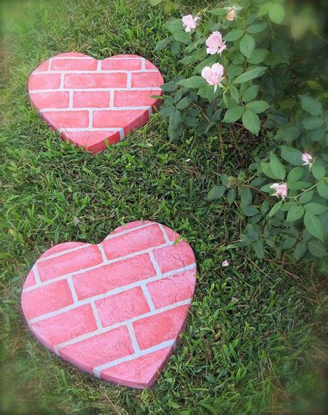 20 Beautiful Diy Stepping Stone Ideas To Decorate Your Garden The Art
