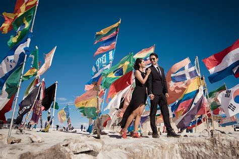 Colorful Flags At The Uyuni Salt Flats In Bolivia Pkl Fotografía