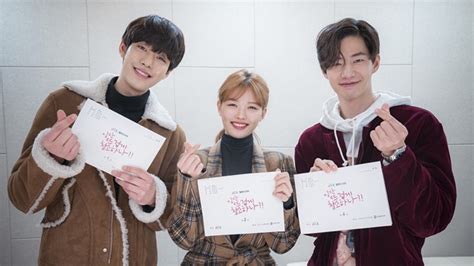 She landed an early supporting role in 2013, in the romantic drama golden rainbow. Cerianya Kim Yoo Jung Diapit Ahn Hyo Seop-Song Jae Rim di ...