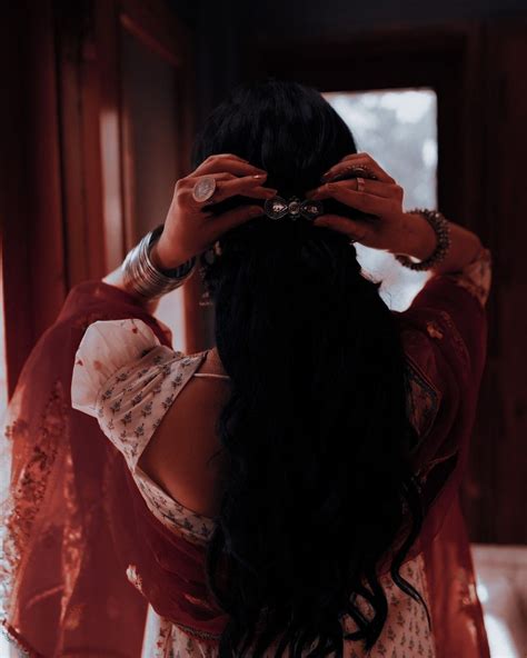 Pin By Väśhìkå Gîrí On Desi Aes Indian Photoshoot Indian Aesthetic