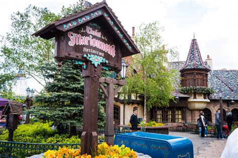 Disneyland Paris Fantasyland Guide Things To Do Where To Eat And More