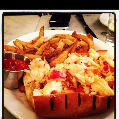 Lobster Roll With Hot Butter Neptune Oyster Bar Hot Butter Food
