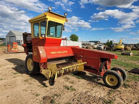 New Holland 1283 Self Propelled Square Baler Ascent Auction