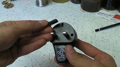 Gluing Broken Plastic Pin On Plug Dichloromethane Liquid Solvent