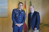 El presidente de la Diputación recibe al jefe del acuartelamiento aéreo ...