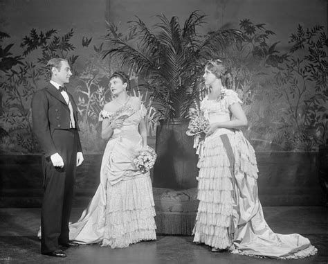 Katharine Cornell Countess Olenska Centre With Edna Gray May Van