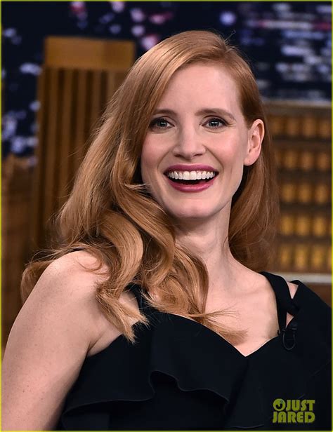 Jessica Chastain Shows Jimmy Fallon What It S Like To Play Female Roles Watch Here Photo