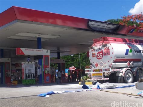 Jalan tol padaleunyi arah cileunyi kembali dibuka pasca kebakaran pipa bahan bakar pertamina di sekitar lokasi pekerjaan kereta cepat jakarta bandung. Kebakaran di SPBU Jl MT Haryono Jaksel Sudah Padam - Halaman 2