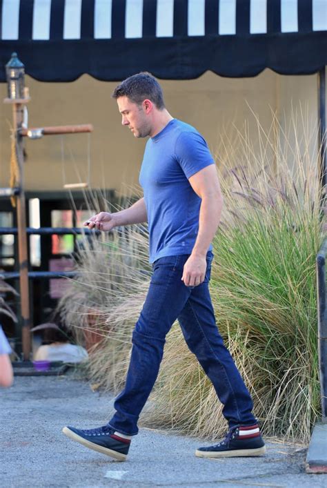 Ben Affleck In A Tight T Shirt Pictures Popsugar Celebrity Photo 6