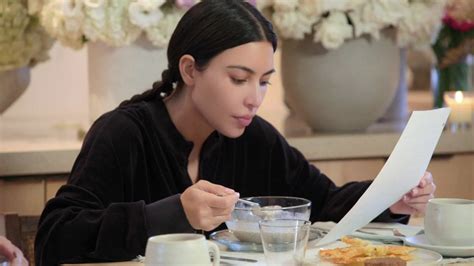 kim kardashian eats this pudding for breakfast and it s healthy