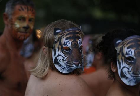 Photos Tiger Streak In London Features Nude Runners
