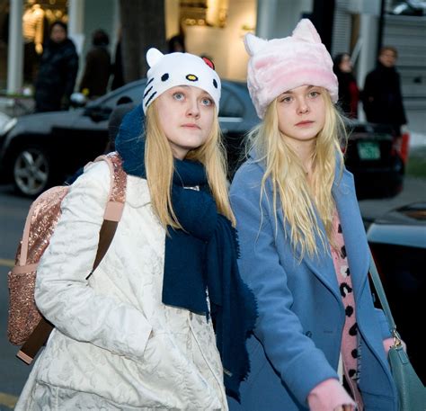 Dakota And Elle Fanning Cutest Celebrity Siblings Popsugar Celebrity Photo 3