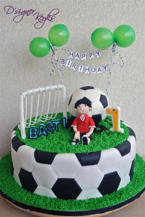 Who wont like to have an airlines on his name? The 25+ best Football themed cakes ideas on Pinterest