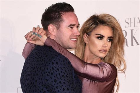 Katie Price Bis Zum Sommer Soll Die Scheidung Durch Sein Freenetde