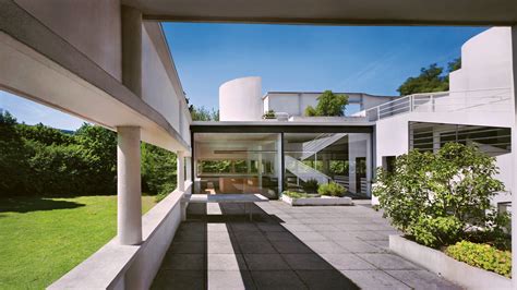 Architecture Moderne Le Corbusier Le Corbusiers Villa Savoye Sunk In