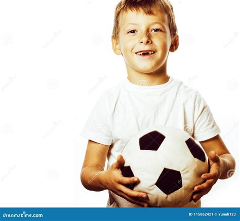 Piccolo Ragazzo Sveglio Che Gioca A Calcio Palla Isolata Sulla Fine Di