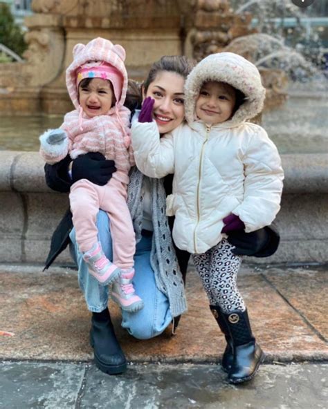 Sidra Batools Latest Adorable Pictures With Daughters Reviewitpk