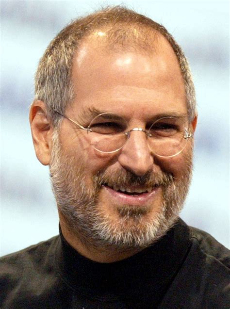 Steve jobs sempre tem seu nome relacionado a inovações e ideias altamente elogiadas, como a criação do sistema os x, do ipod e do iphone. Steve Jobs • L'unico modo di fare un ottimo lavoro è amare ...