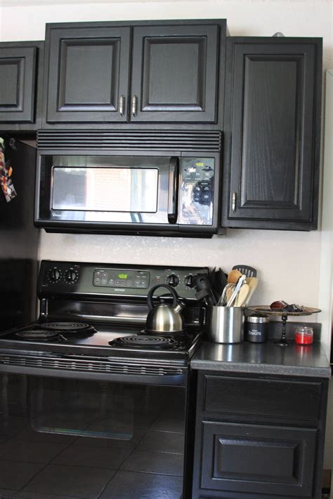 10 Black Cabinets With Black Appliances