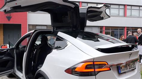 Tesla Model X Falcon Doors 163 Grad