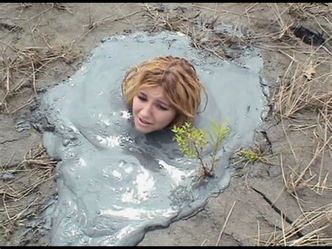 Woman Buried Up To Her Neck In The Quicksand In Photo Women Bury