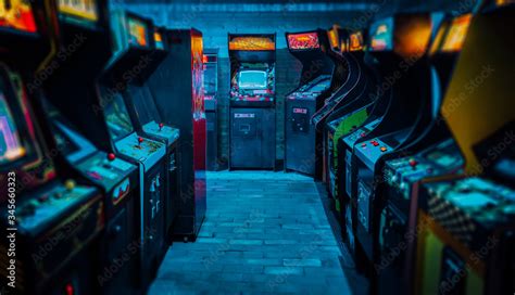 Fototapeta Arcade Video Games In An Empty Dark Gaming Room With Purple