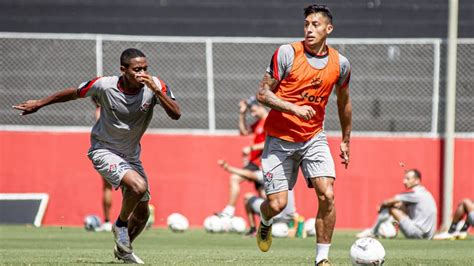 focado nas bolas paradas elenco do vitória faz penúltimo treino de olho no brasil de pelotas