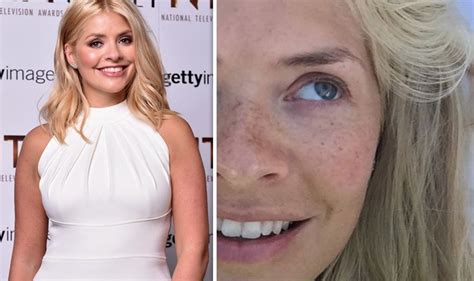 Shes A Natural Beauty Holly Willoughby Shows Off Freckles In Make Up Free Holiday Snap Daily